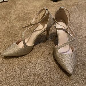 Kelly & Katie gold pumps